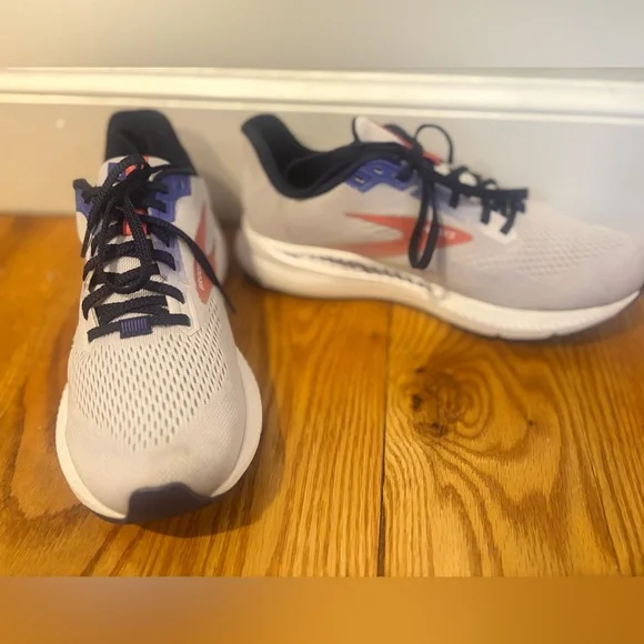 Brooks Launch 8 Gray Purple Womens US Size 9.5 EUR 41 1203461B520 Running Shoes - Picture 3 of 11